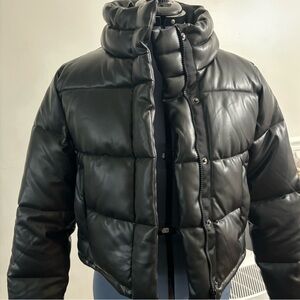 Bubble cropped coat in all black